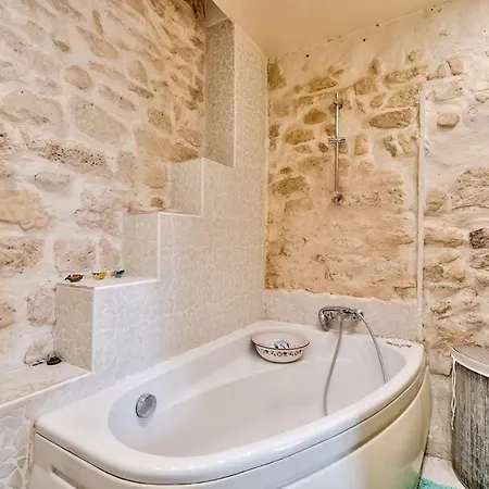 Large Well Located In The 3rd District Apartment Paris