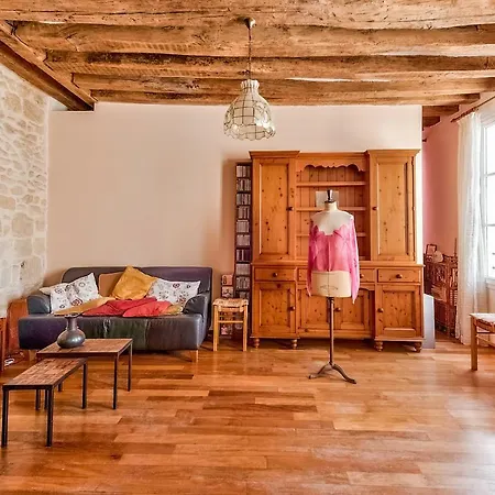 Large Well Located In The 3rd District Apartment